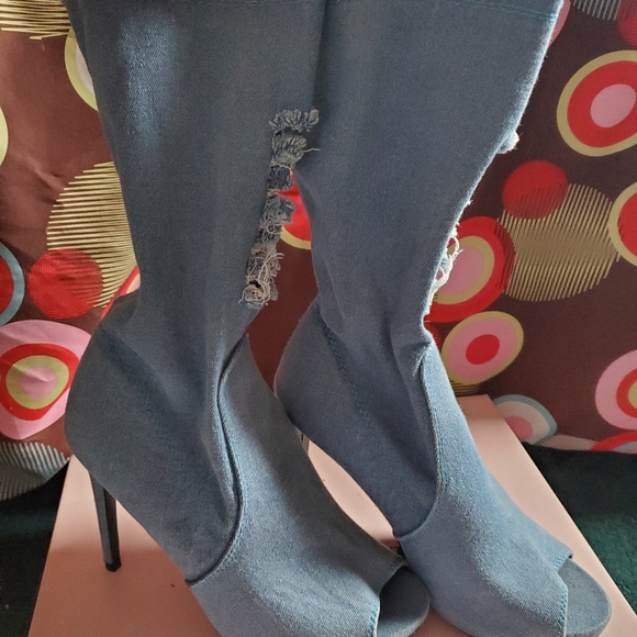 Shoes - Picture 5 of 8